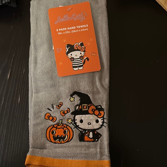 Hello Kitty Witch and Pumpkin Gray Towels - Picture 1 of 1